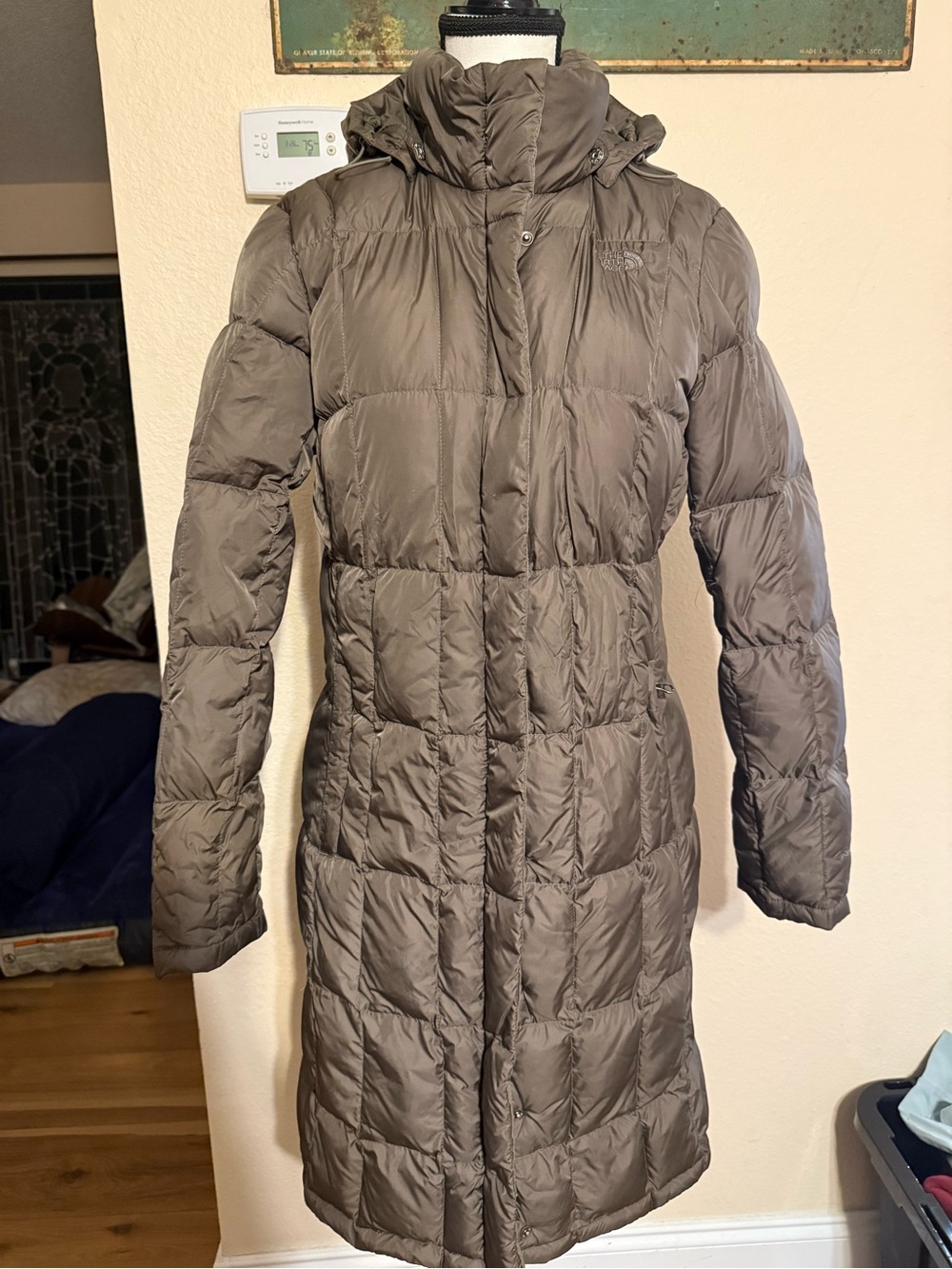 North Face Womens 550 Hooded Down Puffer Parka Long Coat Medium Olive Green